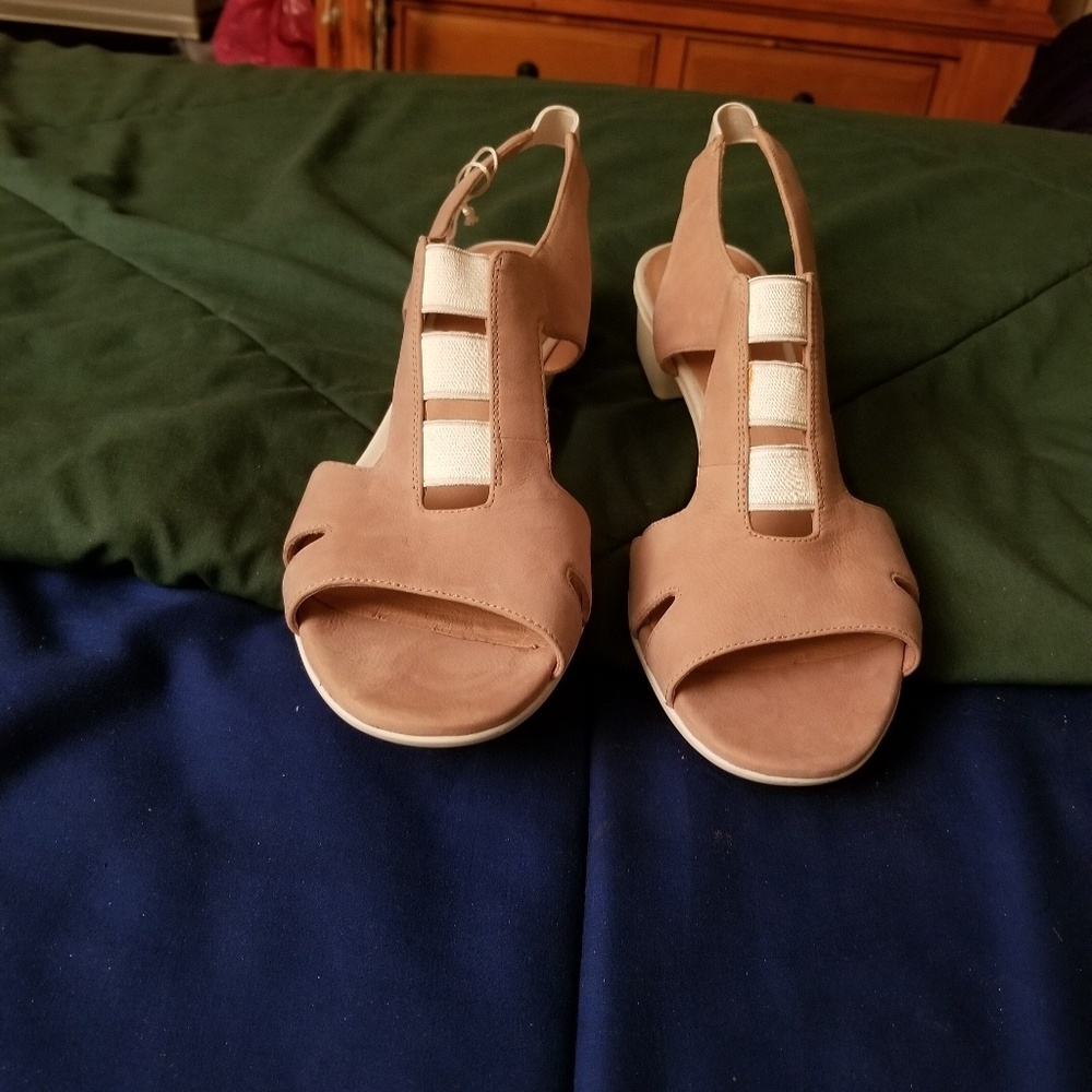 Women sandals